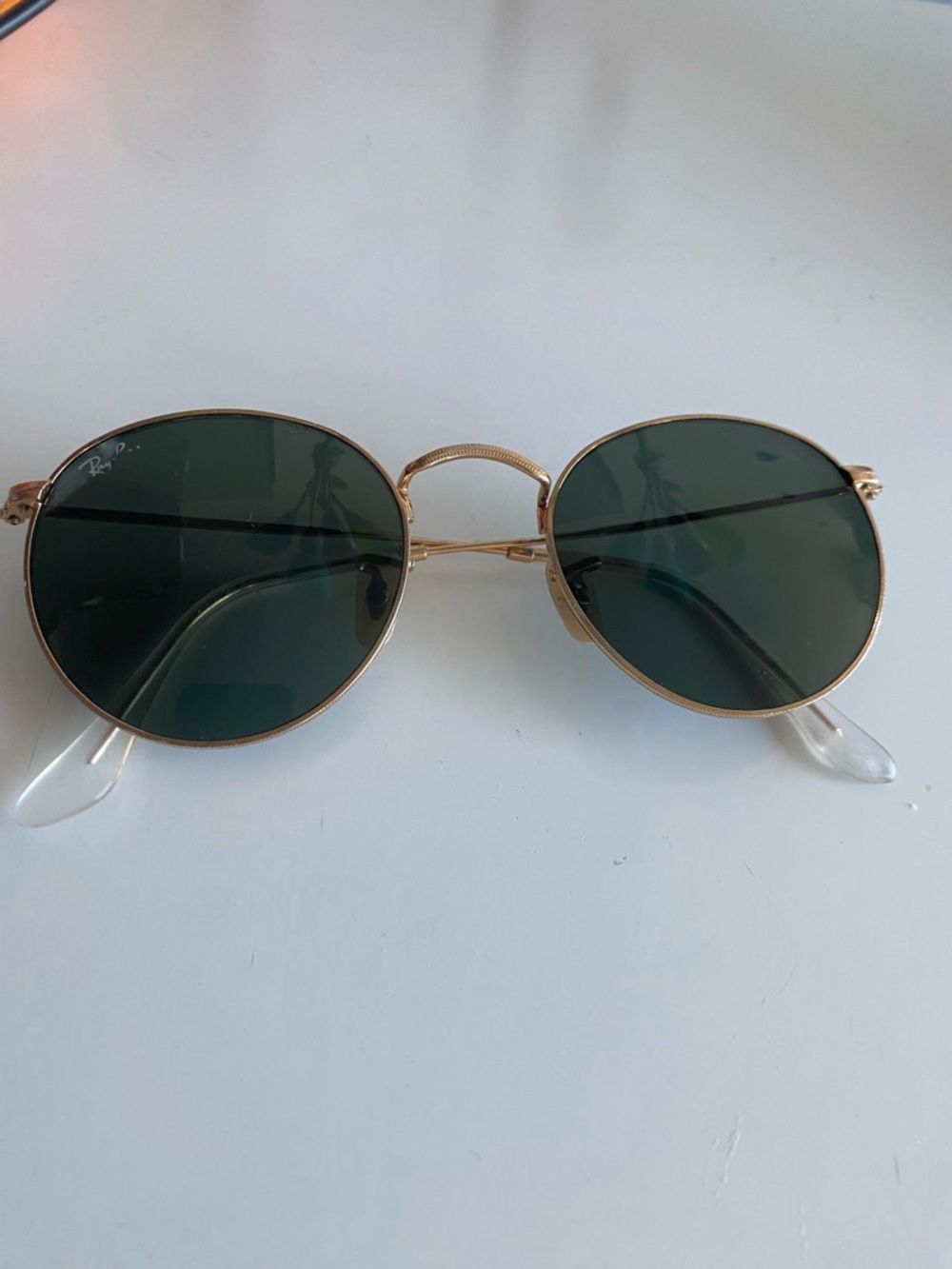 Ray-Ban Round Metal gold frame sunglasses